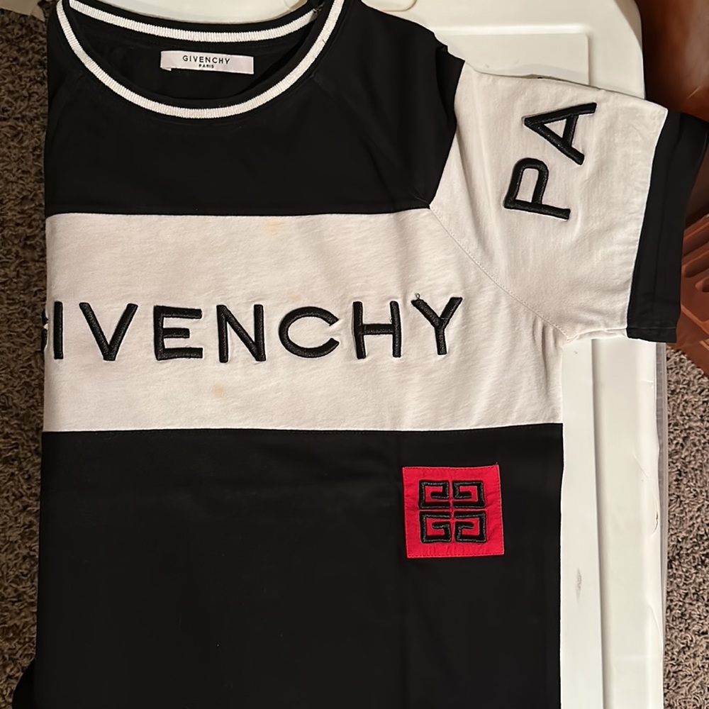 COPY - Givenchy paris 4G embroidery